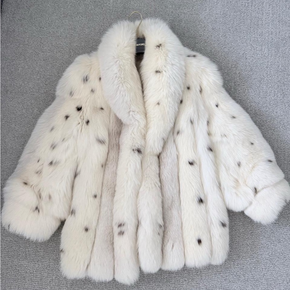 Luxury White Genuine Vintage Spotted Fox Fur Coat